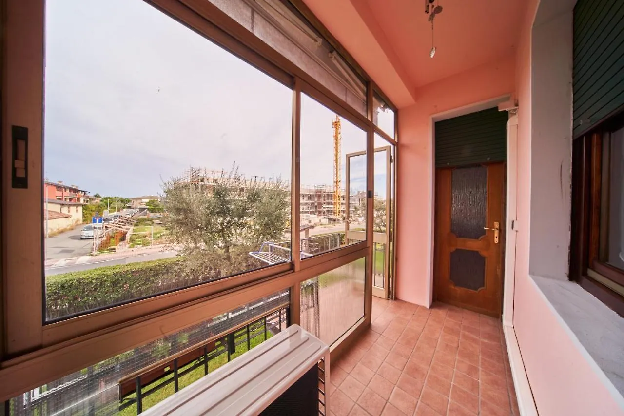 Tecla - 3 Bedrooms Apartment Сирмионе 0*,  Италия