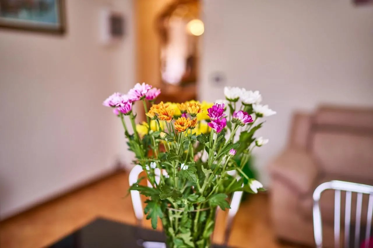 Tecla - 3 Bedrooms Apartment Сирмионе
