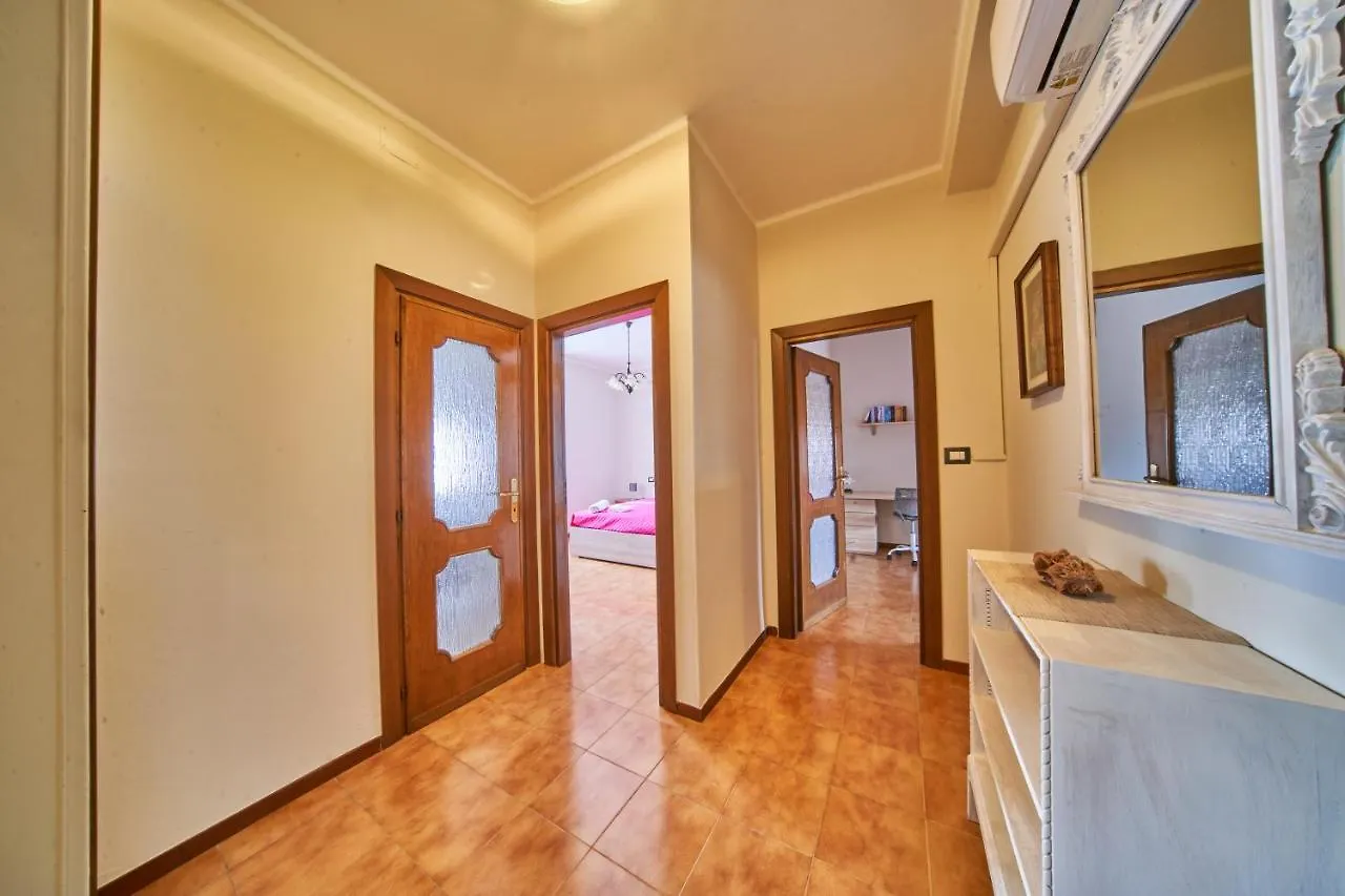 Tecla - 3 Bedrooms Apartment Сирмионе Италия