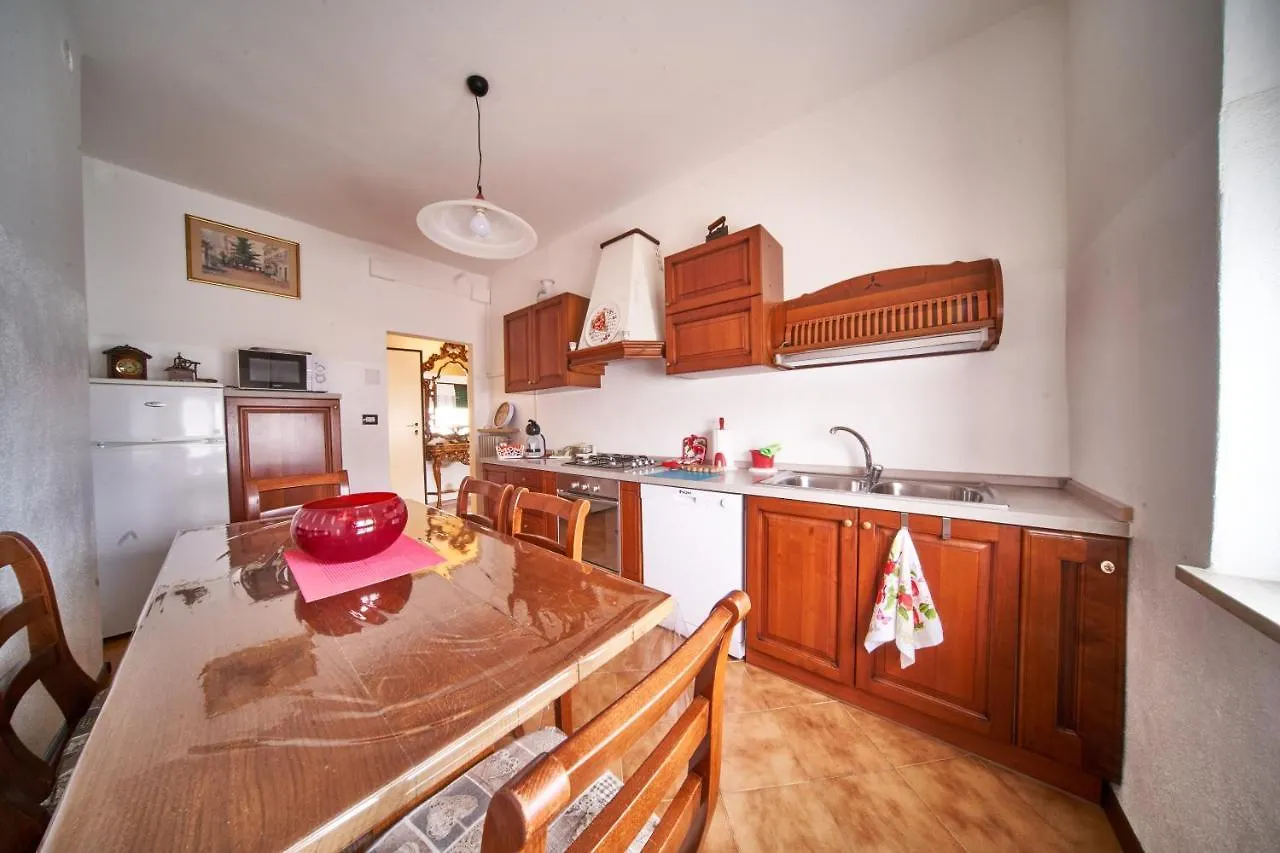 Tecla - 3 Bedrooms Apartment Сирмионе