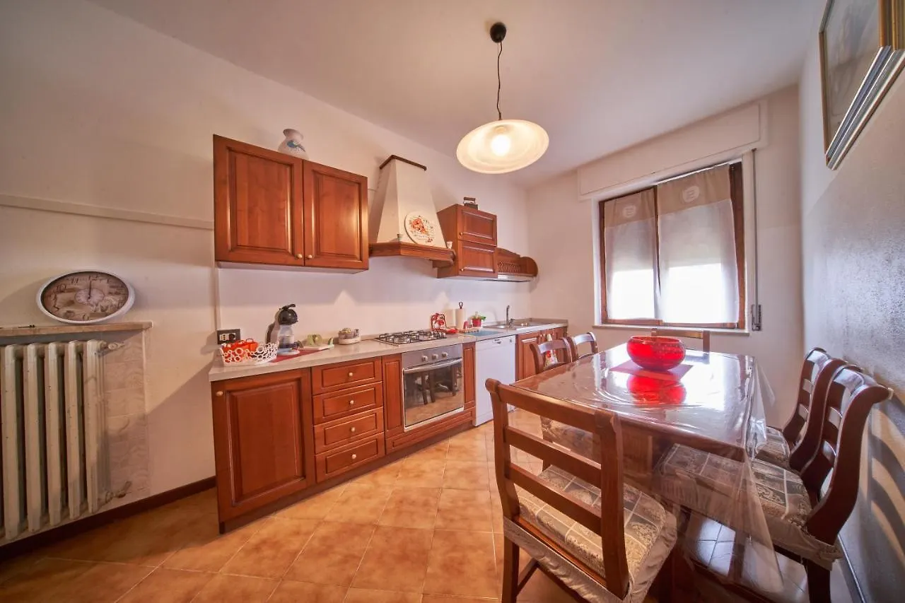 Tecla - 3 Bedrooms Apartment Сирмионе